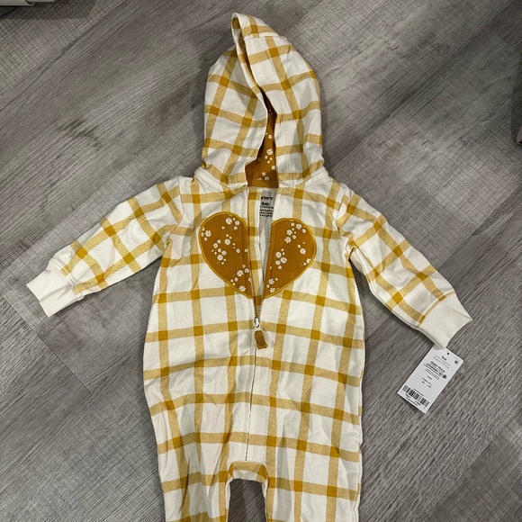 NWT Carter's Baby long sleeve Onesie - 6m - Mustard yellow-white with heart - Picture 3 of 7